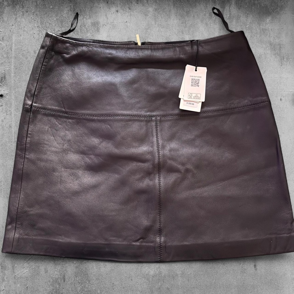 Ted Baker black leather mini skirt with zipper detail size 4